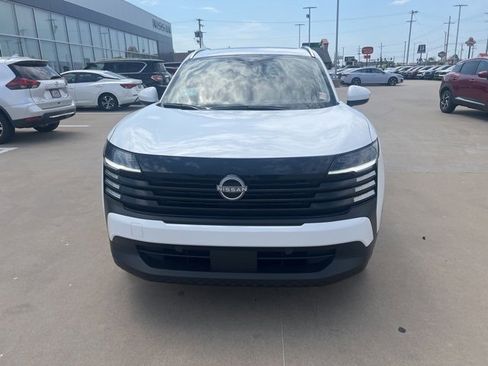 New 2025 Nissan Kicks SV w/ SV Premium Package image 2