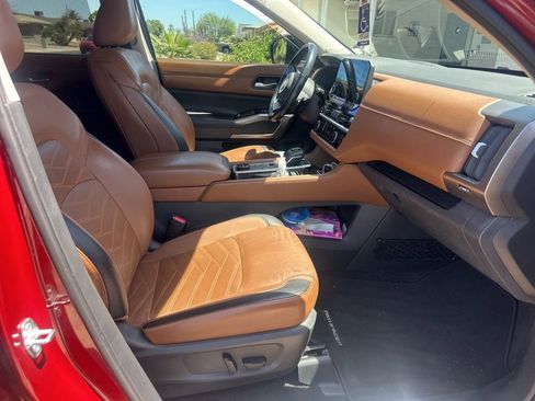 Used 2022 Nissan Pathfinder Platinum w/ Cargo Package image 5