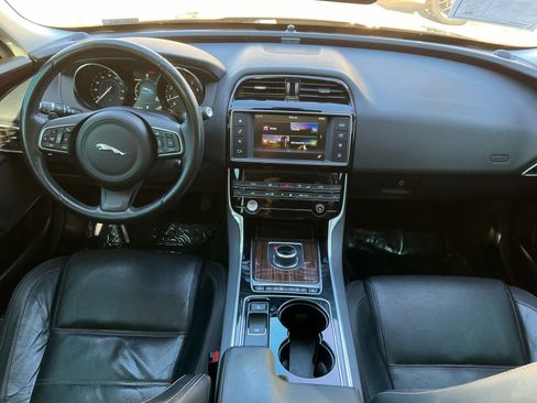 Used 2017 Jaguar XE Prestige image 15