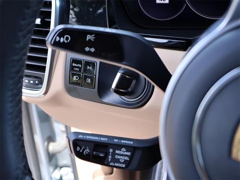 Used 2021 Porsche Cayenne Base image 32