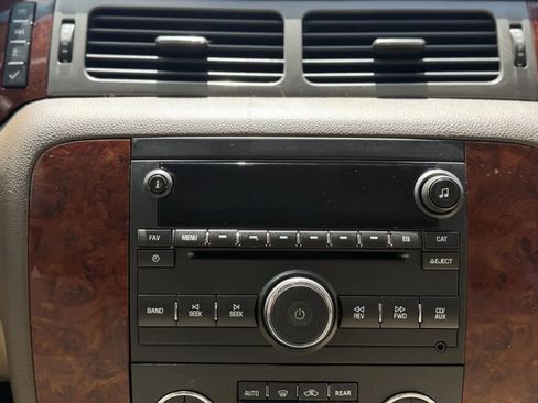 Used 2010 Chevrolet Suburban LT w/ Luxury Package image 29