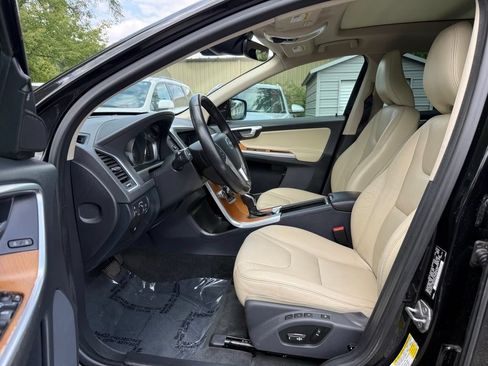 Used 2017 Volvo XC60 T5 Inscription w/ Preferred Option Package FWD image 10