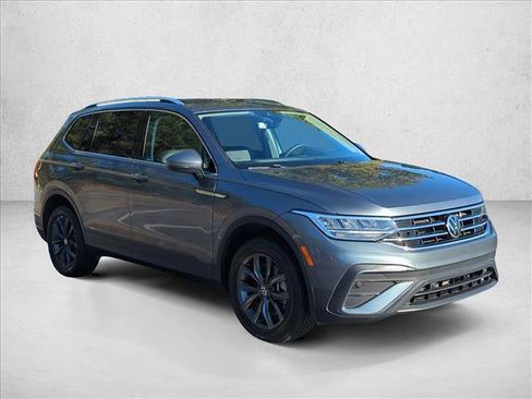 Used 2022 Volkswagen Tiguan SE image 3
