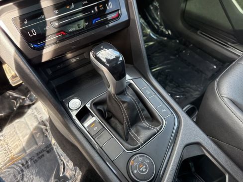Certified 2022 Volkswagen Tiguan SE R-Line image 22