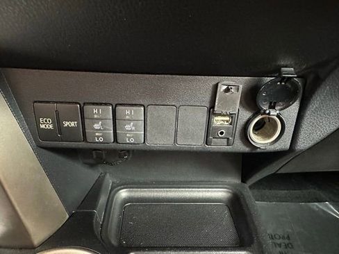 Used 2013 Toyota RAV4 Limited image 19