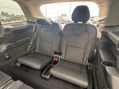Used 2024 Volvo XC90 B5 Plus w/ Protection Package Premier AWD/4WD image 15