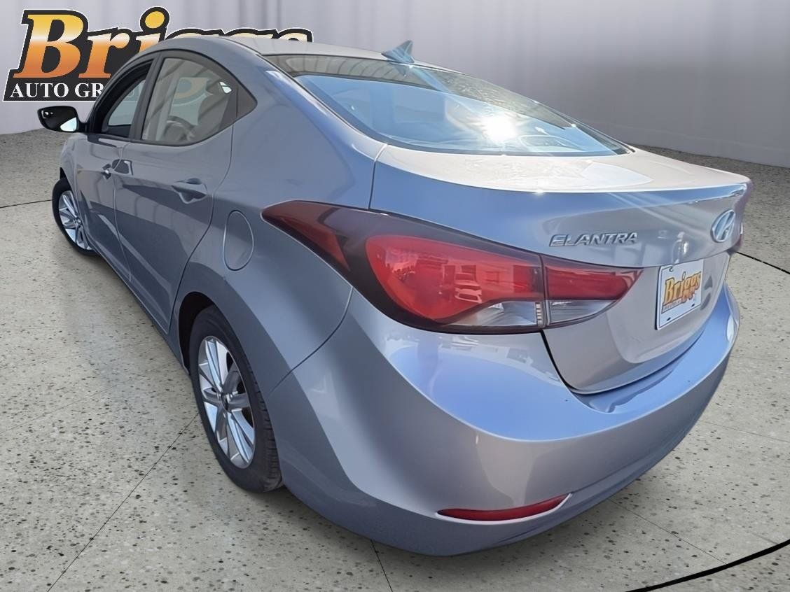 Used 2015 Hyundai Elantra SE w/ Option Group 02 FWD image 3