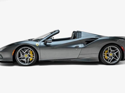 Used 2022 Ferrari F8 Tributo RWD image 6