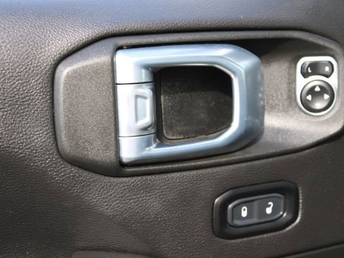 Used 2021 Jeep Wrangler Unlimited Sahara image 12