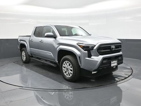 Used 2025 Toyota Tacoma SR5 w/ SR5 Upgrade Package image 22