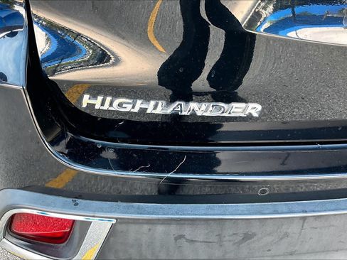 Used 2019 Toyota Highlander Limited Platinum AWD/4WD image 10
