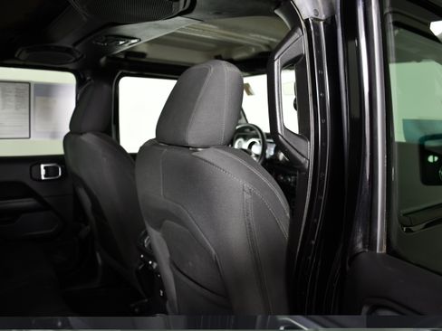 Used 2021 Jeep Wrangler Unlimited Sahara w/ Uconnect 4C Nav & Sound Group AWD/4WD image 43
