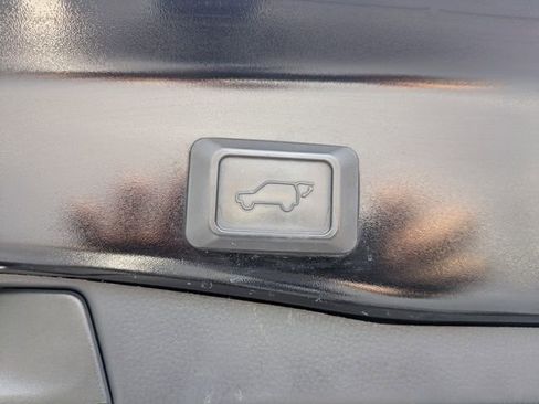 Used 2022 Toyota RAV4 XLE w/ Convenience Package FWD image 12