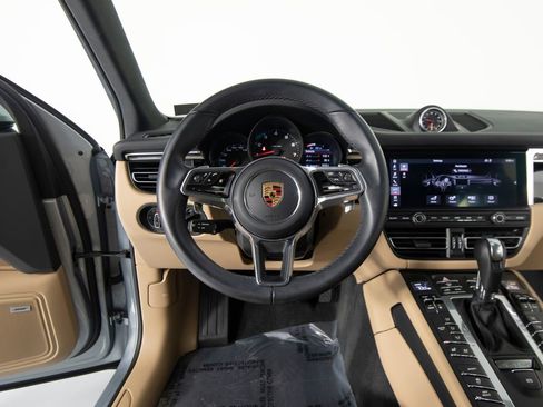 Certified 2019 Porsche Macan AWD/4WD image 18