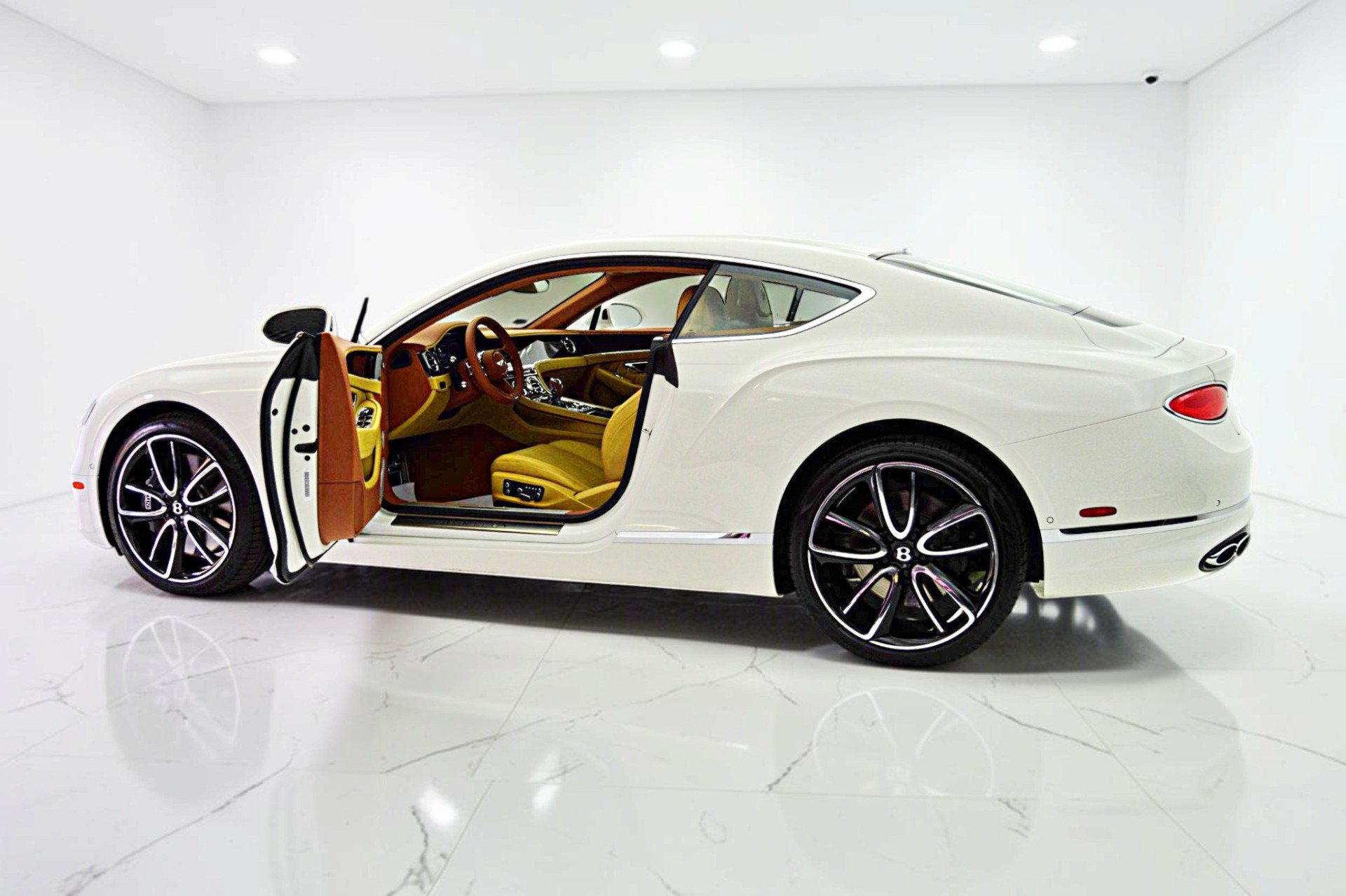 Used 2024 Bentley Continental GT AWD/4WD image 5