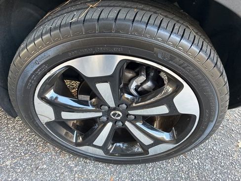 Used 2022 Volvo XC40 T5 Momentum w/ Premium Package image 12