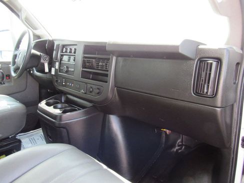 Used 2021 GMC Savana 3500 Extended w/ Power Convenience Package RWD image 15