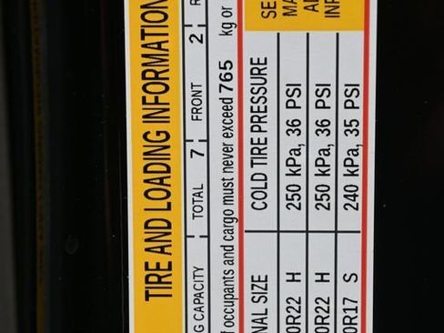 Certified 2025 Cadillac Escalade ESV Luxury image 9