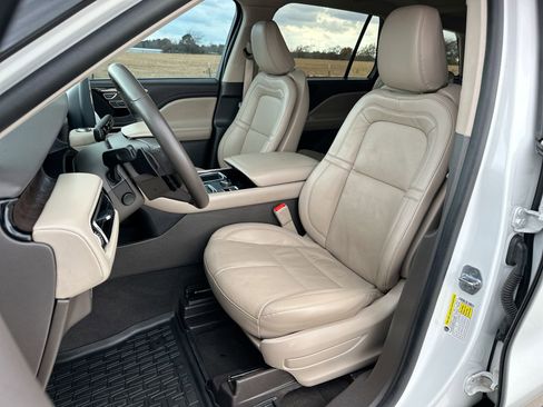 Used 2021 Lincoln Aviator Reserve w/ Equipment Group 201A image 11