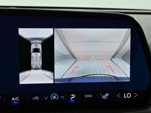 Used 2024 Chevrolet Traverse LT w/ LPO, Floor Liner Package FWD image 22