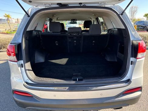 Used 2017 Kia Sorento AWD w/ LX Convenience Package image 12