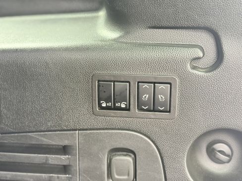 Used 2020 Chevrolet Suburban LT w/ Luxury Package image 12