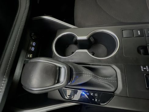 Used 2024 Toyota Highlander LE image 25