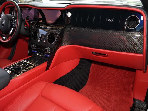 Used 2025 Rolls-Royce Cullinan Black Badge w/ Leather Finishing Pack AWD/4WD image 14
