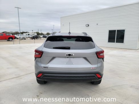 Used 2025 Chevrolet Trax RS image 6