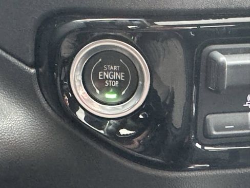 Used 2022 GMC Sierra 1500 SLT w/ SLT Premium Plus Package image 36