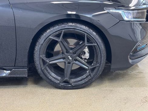 Used 2018 Honda Accord Touring image 4