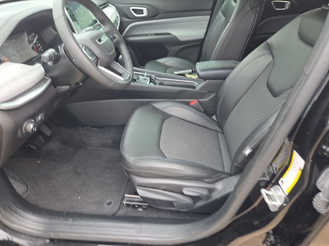 Used 2025 Jeep Compass Latitude AWD/4WD image 18
