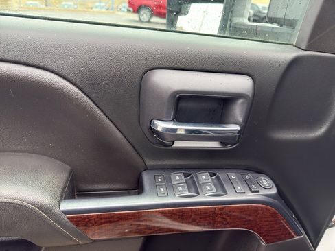 Used 2018 GMC Sierra 2500 SLE image 16