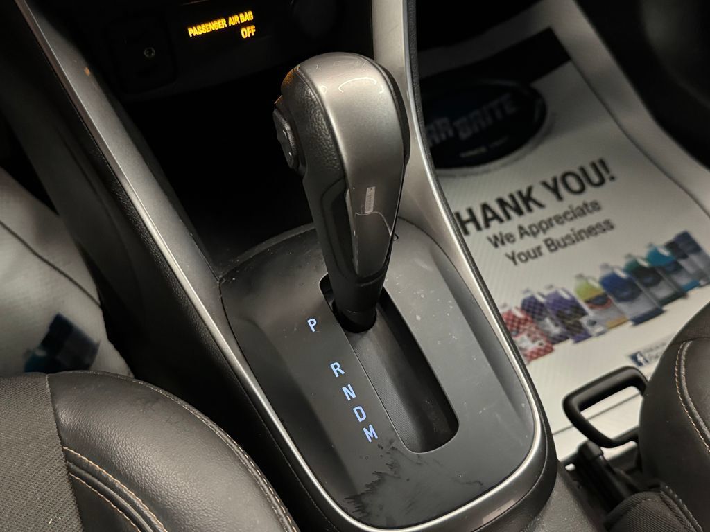 Used 2022 Chevrolet Trax LT w/ LT Convenience Package AWD/4WD image 15