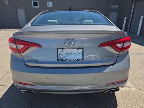 Used 2016 Hyundai Sonata Limited w/ Option Group 04 FWD image 12