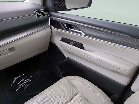 Used 2023 Jeep Wagoneer Series III w/ Preferred Equipment Group image 16