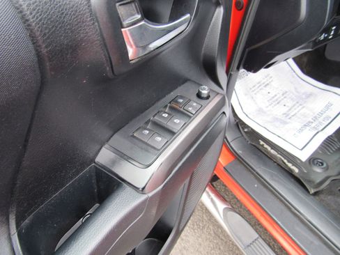 Used 2016 Toyota Tacoma TRD Sport w/ Towing Package image 19