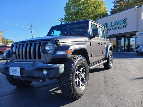 Used 2019 Jeep Wrangler Unlimited Sport image 13