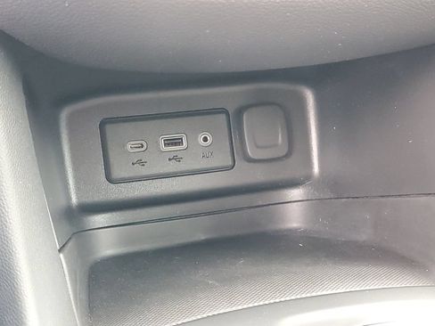 Used 2022 Chevrolet Equinox LT FWD image 17