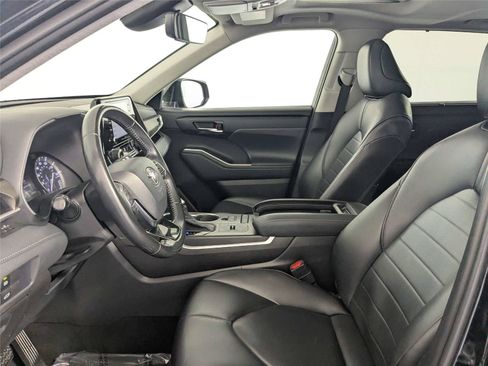 Used 2021 Toyota Highlander XLE FWD image 10