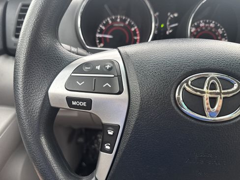 Used 2012 Toyota Highlander FWD w/ Tech Pkg image 20
