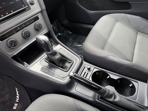 Used 2016 Volkswagen Golf S image 13