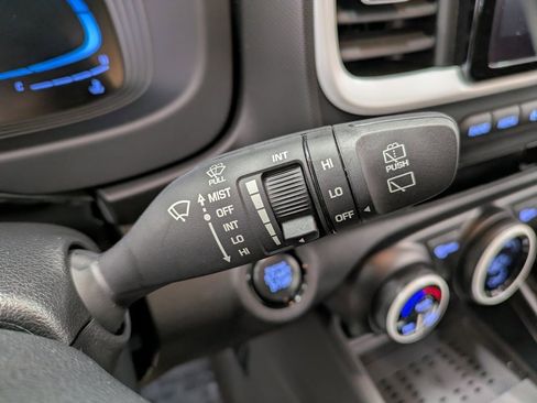 Used 2023 Hyundai Venue Limited image 19