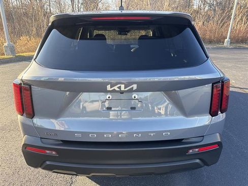 Used 2022 Kia Sorento LX image 6