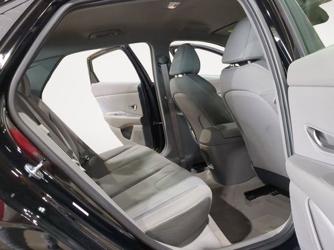 Used 2025 Hyundai Elantra Sport image 16