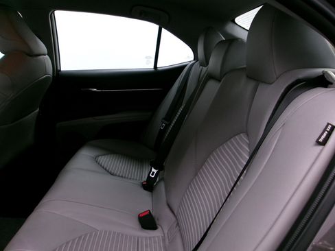 Used 2020 Toyota Camry SE image 7