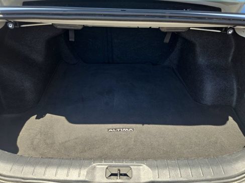 Used 2025 Nissan Altima 2.5 SV FWD image 12