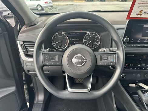Used 2022 Nissan Rogue SV AWD/4WD image 19