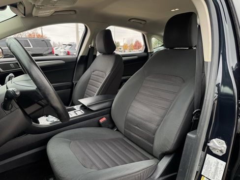 Used 2020 Ford Fusion SE image 27