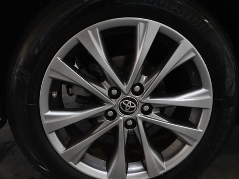 Used 2017 Toyota RAV4 Limited FWD image 32